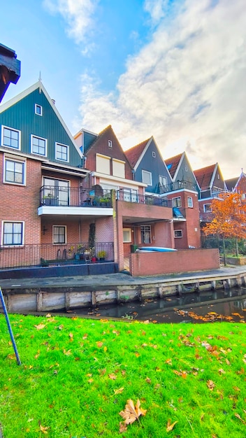 Photo street in Amsterdam Netherlands with typical houses with green grass