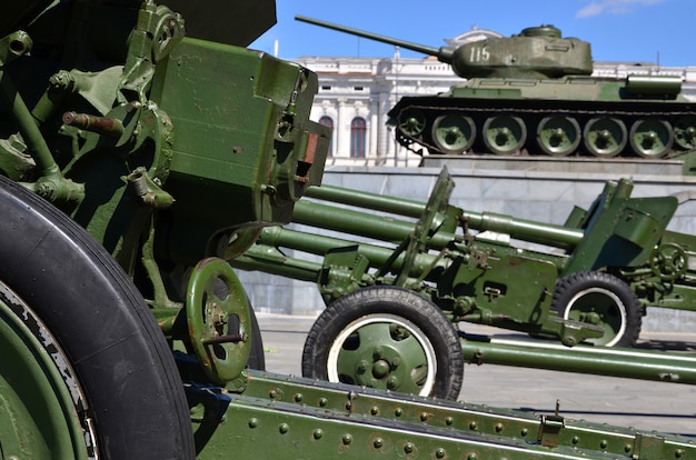 Photo of three guns of the Soviet Union of the Second World 