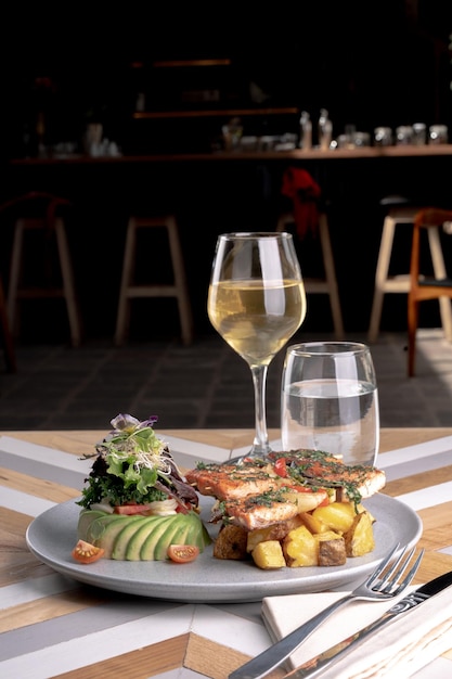 photography of a gourmet food plate on a restaurant table By Yuri Ugarte Cespedes