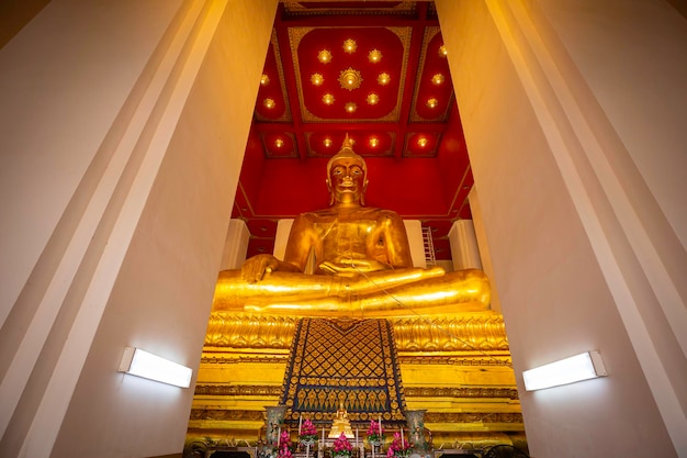 Phra Mongkhon Bophit gold enshrined in Wihan Phra Mongkhon Bophit is a royal temple and landmark temple at Ayutthaya