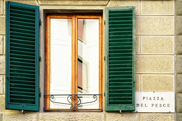 Photo piazza del pesce street sign on the wall, florence, tuscany, italy