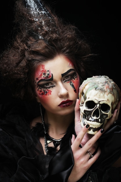 Picture a beautiful fantasy woman with skull.