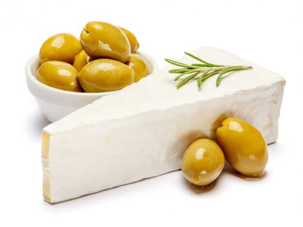 Photo piece of brie or camambert cheese and olives on a white space