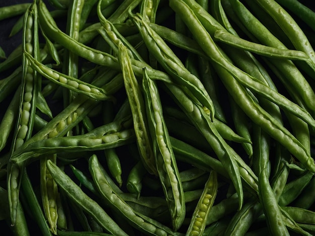 Photo a pile of green beans with the word peas on them