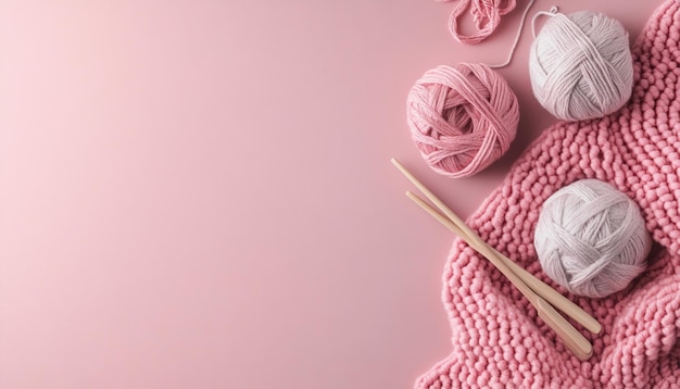 Photo a pink knitted sweater and lollipops on a pink background