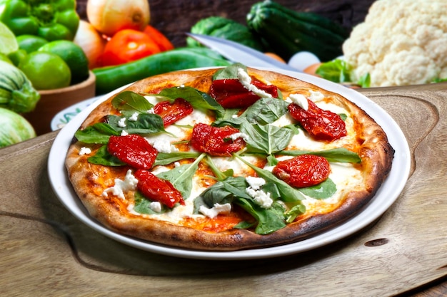 Pizza mozzarella arugula tomato