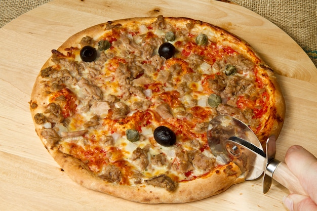 pizza with tuna and olives