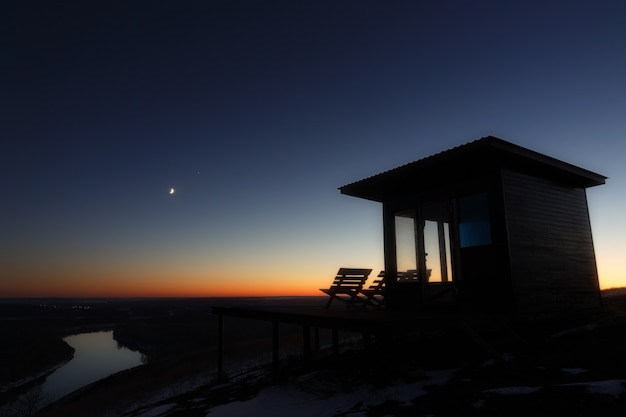 A place to relax and observe nature on the banks of the river.