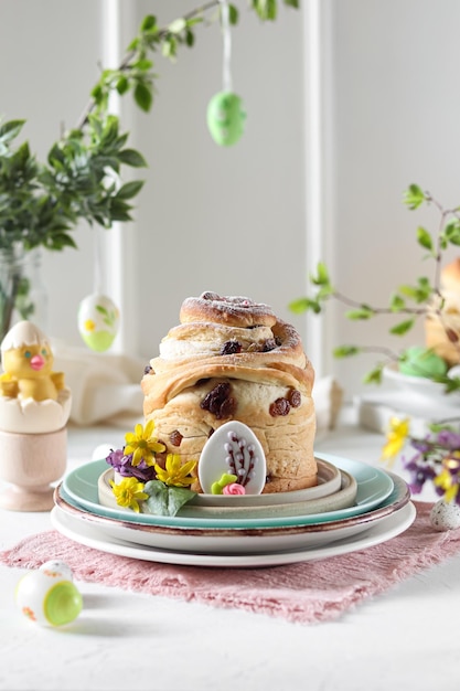 A plate of easter eggs with a cake with a sign that says'easter'on it