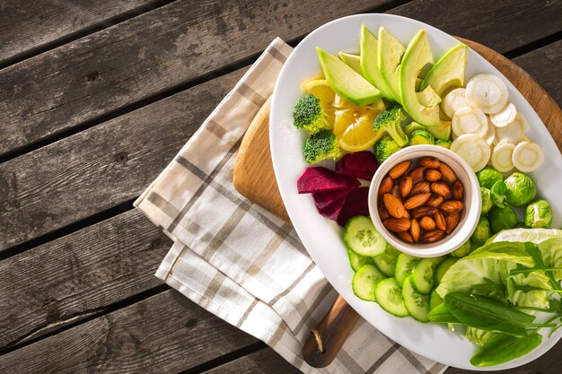 Plate of fresh vegetarian food.