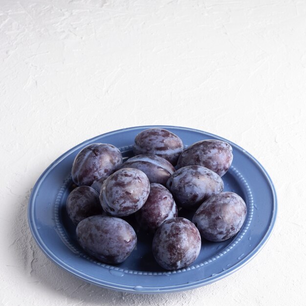 plate with organic plums