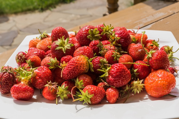 A plate with ripe strawberry