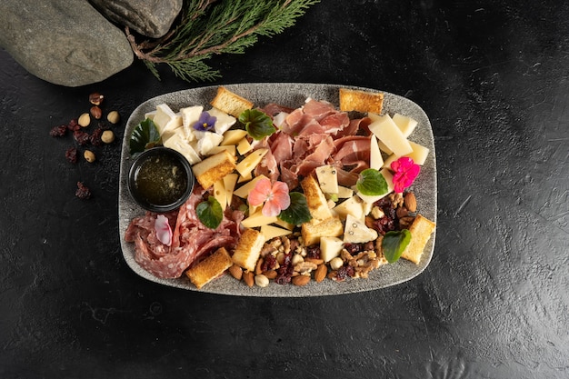 Plato to wine with cheese, sausage, ham, bacon, honey and nuts for a large company