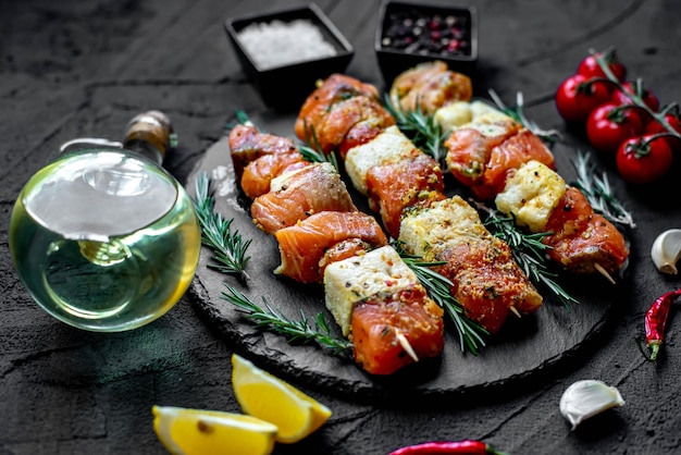 A platter of salmon skewers with lemons and lemons.