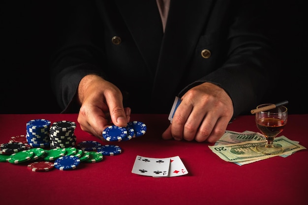 The player bets on the winning combination of one pair in the club Success depends on luck