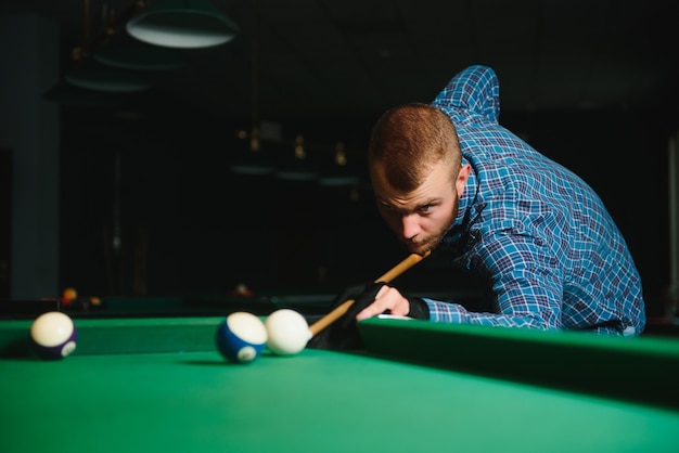 Photo playing billiard - close-up shot of a man playing billiard