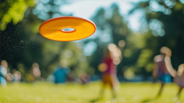 Photo playing frisbee activity in summer closeup of a frisbee in midflight with a blurred background