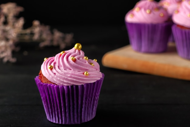 A popular dessert for tea and coffee is butter cream muffins.