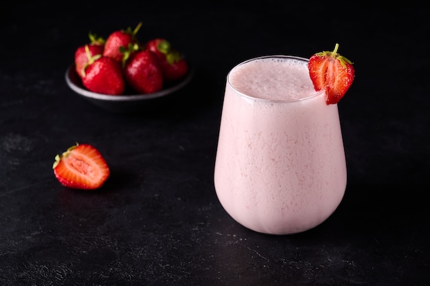 Photo popular traditional lassi refreshment cold drink with yogurt mango water spices and ice perfectly