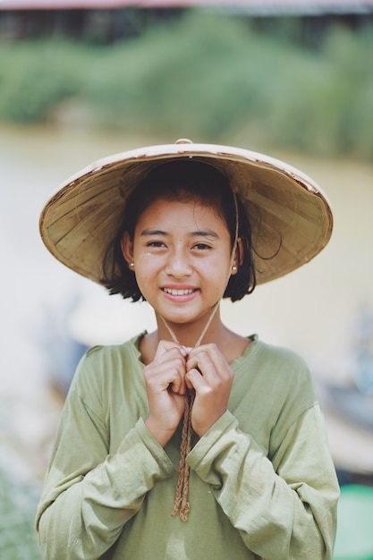 Photo portrait of asian beautiful burmese girl farmer in myanmar