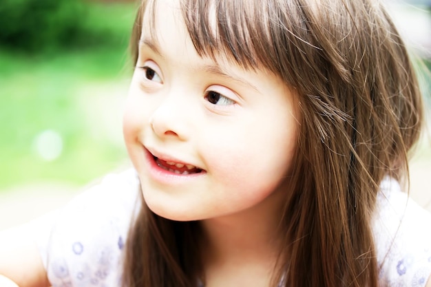 Portrait of beautiful young girl smiling in the park