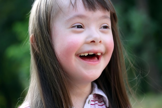 Portrait of beautiful young girl smiling in the park