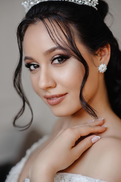 portrait of the bride with the crown on her head