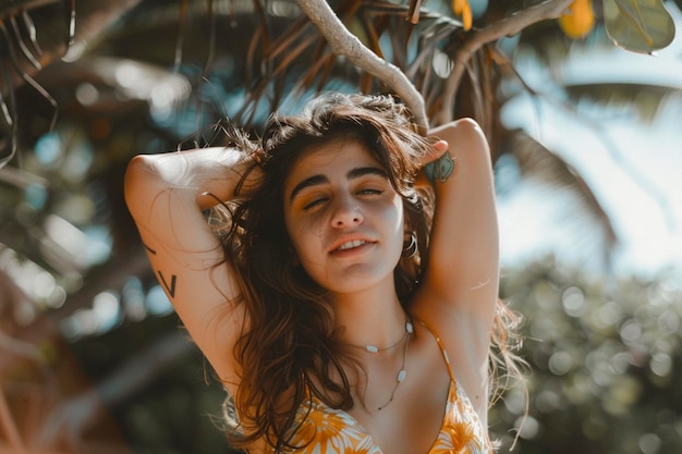 Photo a portrait of good looking woman posing and smiling during a vacation trip