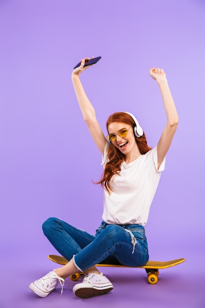 Portrait of a joyful young woman in sunglasses