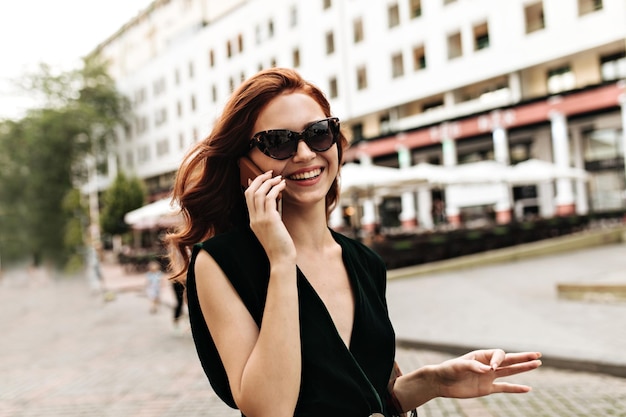 Portrait of lady in sunglasses talking on phone