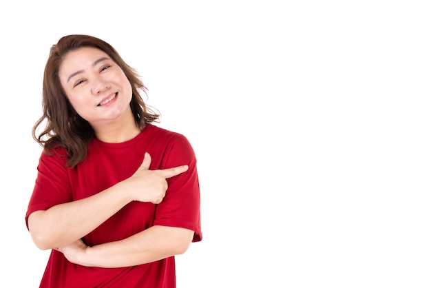 Portrait of middle age 40s Asian womanIs smiling happily And pointed to the side In the free space.