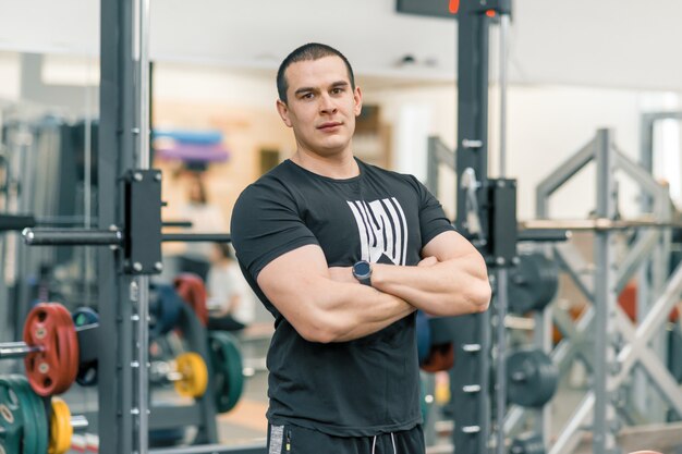 Portrait of muscular sporty man in the gym