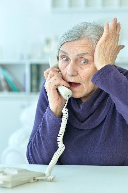 Portrait sick beautiful mature woman calling doctor