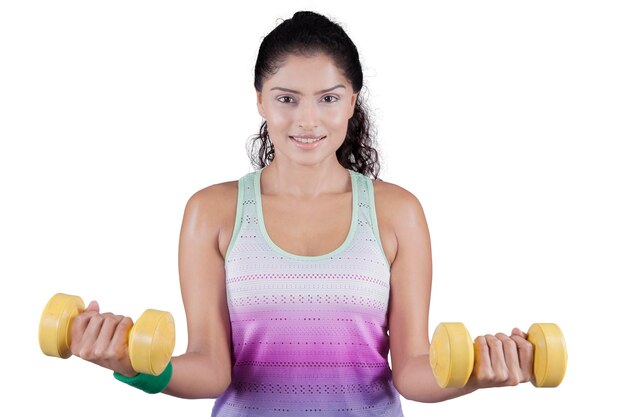 Photo portrait of smiling young woman against white background