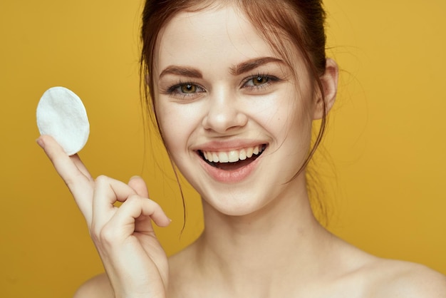 Photo portrait of a smiling young woman