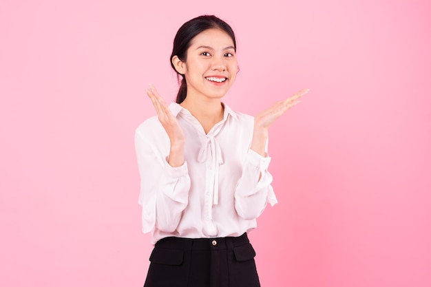 Portrait of young asian businesswoman, isolated on pink background