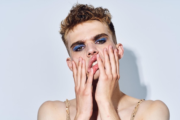 Photo portrait of young man against white background