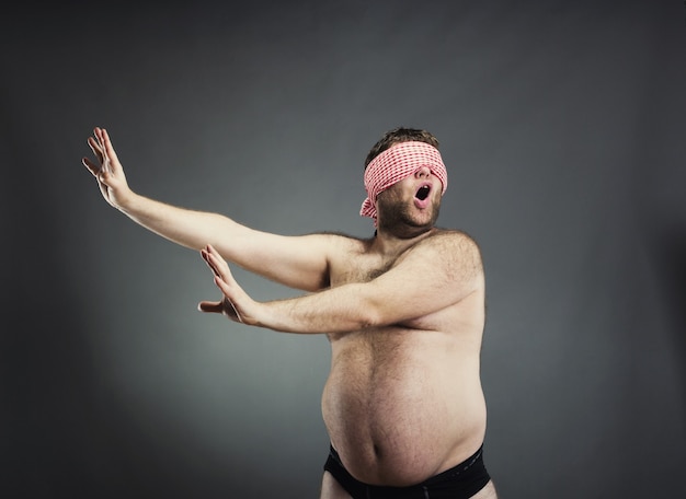 Photo portrait of the young man blindfolded