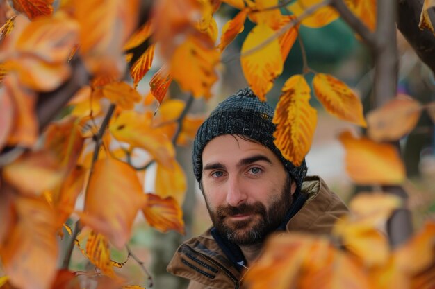 Photo portrait of a young man with glasses standing outdoors in autumn surrounded by colorful leaves