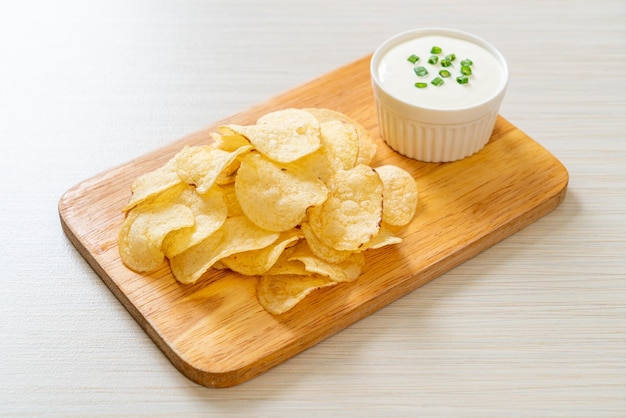 Potato chips with sour cream