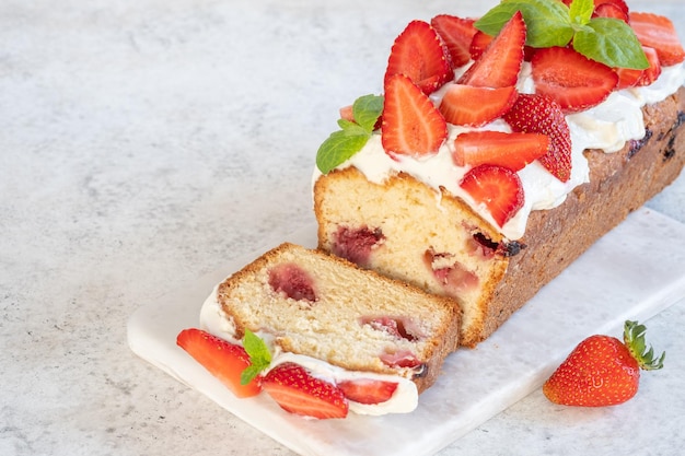 Pound loaf cake with strawberry and mint