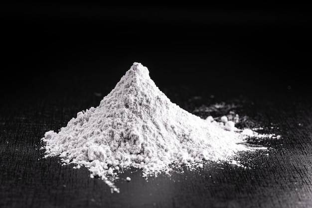 Powdered calcite, industrial mass, used in fiberglass, plastic mass, agribusiness, civil construction and cosmetics.