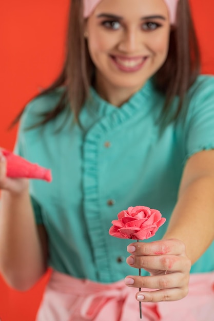 preatty pastry chef making flower