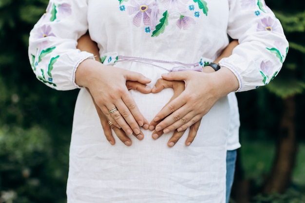 Pregnant woman posing in the park