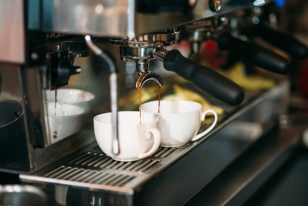 Preparation of drink in the coffee machine.