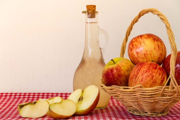 preparation of healthy organic apple cider vinegar