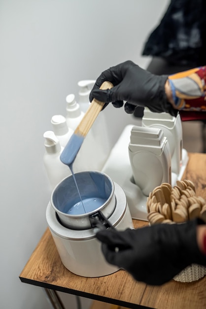 Preparation of turquoise wax for sugaring