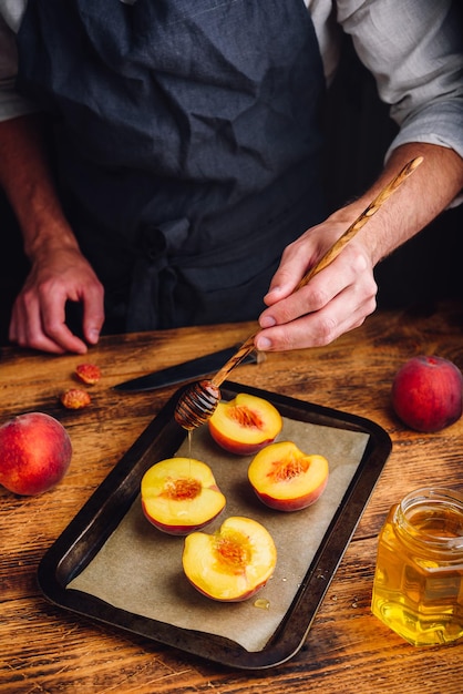 Prepare for baking halves of ripe peaches with honey