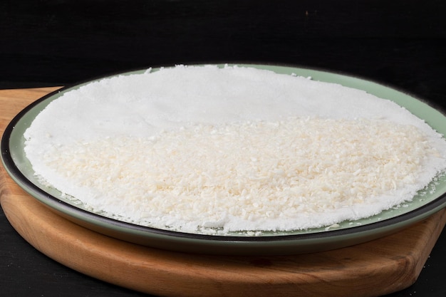 Preparing sweet tapioca and coconut.