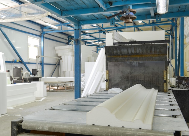 Press mould for the production of ceiling moldings Production of sandwich panels from styrofoam